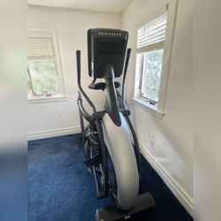 Matrix Elliptical Trainer - Good - Roslyn, NY