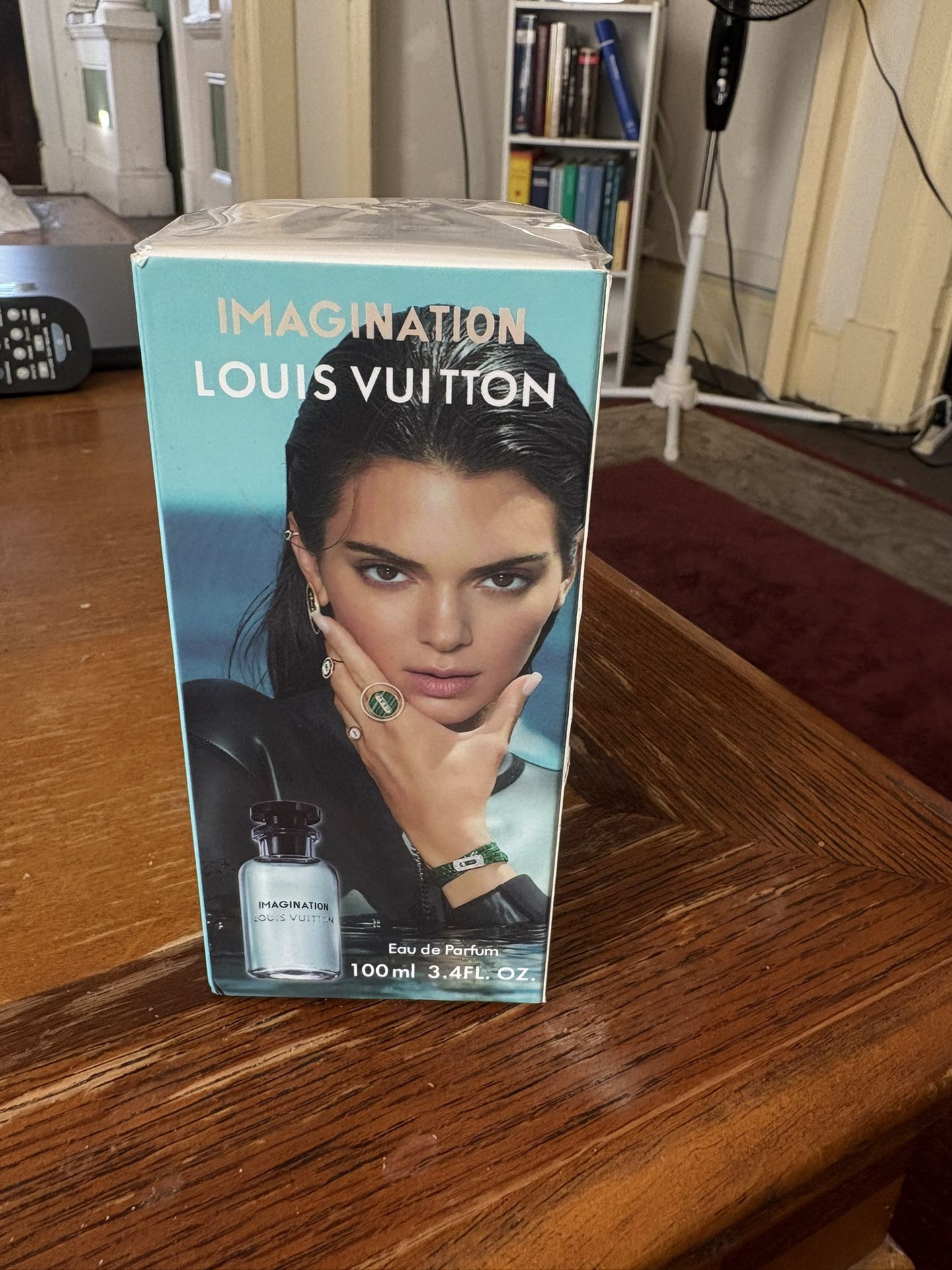 Laundry woman perfume
