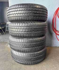 225 60 17 Tires Con 80% De Vida Las 4 de la marca YOKOHAMA
