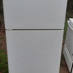 15.6 Cu ft top Refrigerator/Freezer Combo And  30 Inch , 4 Burner R.ange 