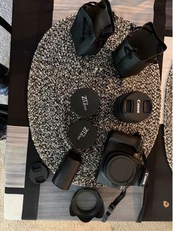 Canon EOS 2000D Bundle