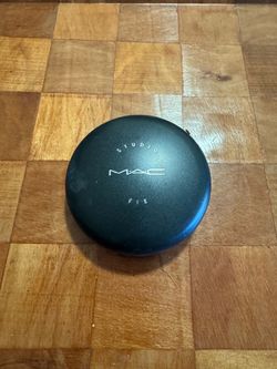 MAC FIX. NC30. POWDER PLUS FOUNDATION. STUDIO FIX.