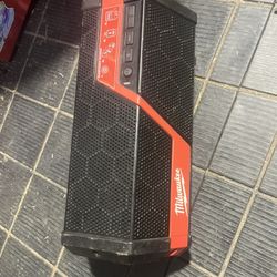 Milwaukee Bluetooth Speaker 