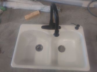 Cast Iron 50/50 Kohler Sink With Faucet Sprayer Combo Hand Soap Dispenser