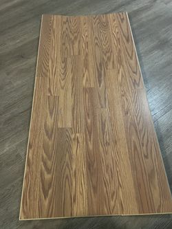 Laminate flooring/ 2 boxes / 17.17 sqft-box/ total 34.34 sqft