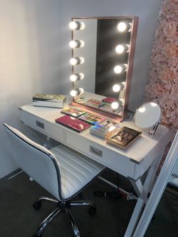 ⭐️⭐️⭐️Beauty Station Bundle Desk/ Chair and Vanity Mirror⭐️⭐️⭐️
