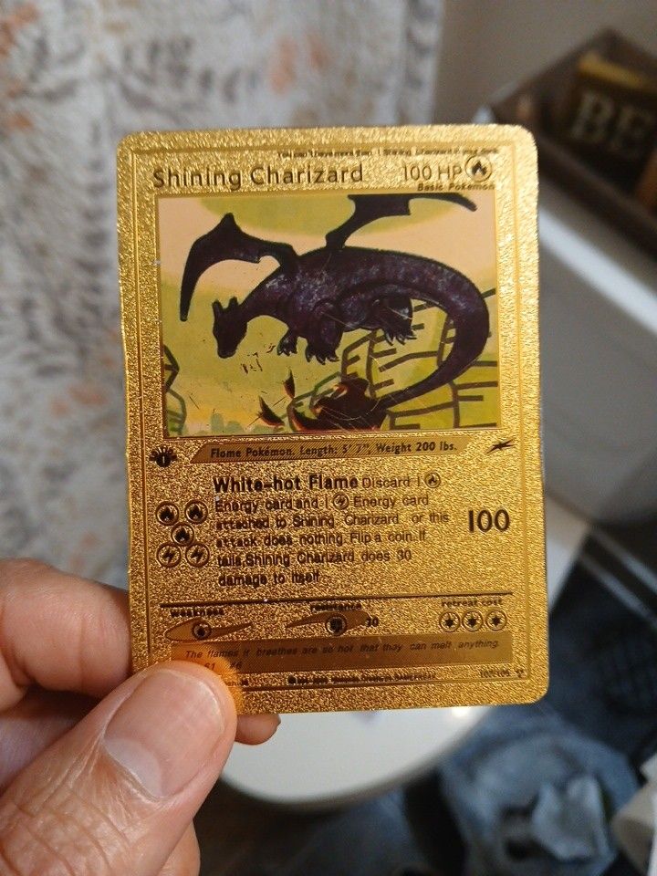 Ultra Rare Shining Charizard 1st Edition 107/105 Gold Foil Pokemon Card