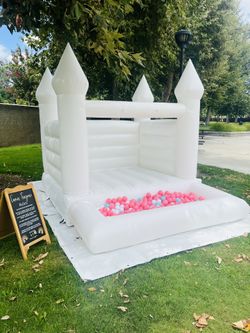 Modern Bounce With Ball Pit