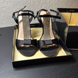 Beautiful Black Medium Heel Shoes 