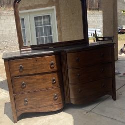 Dresser With Mirror 