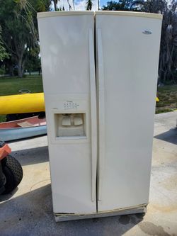 Refridgerator (lloks good, works good)