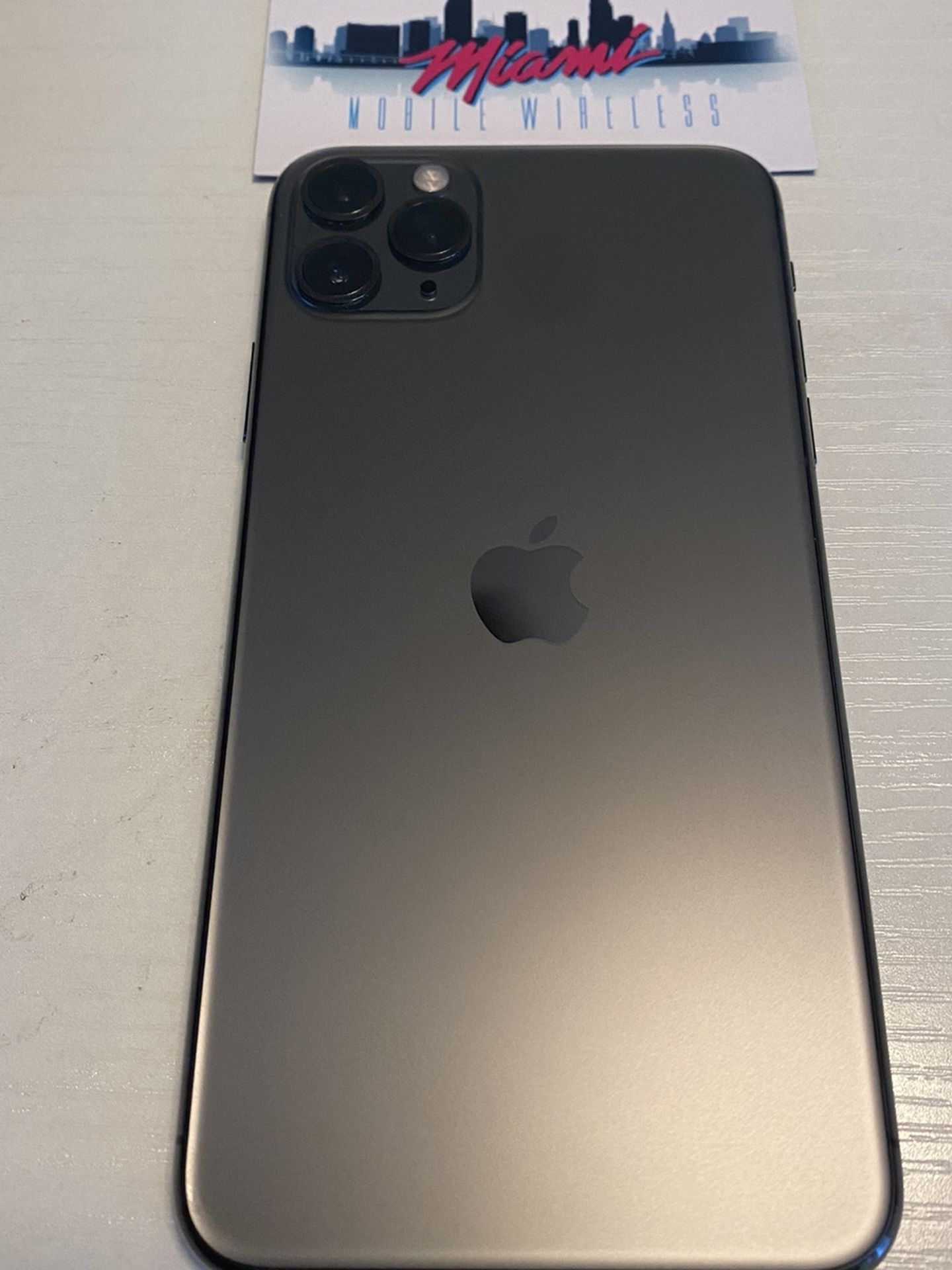 FACTORY UNLOCKED iPHONE 11 PRO MAX