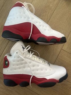 Air Jordan 13 in the iconic "Chicago" colorway size 7y