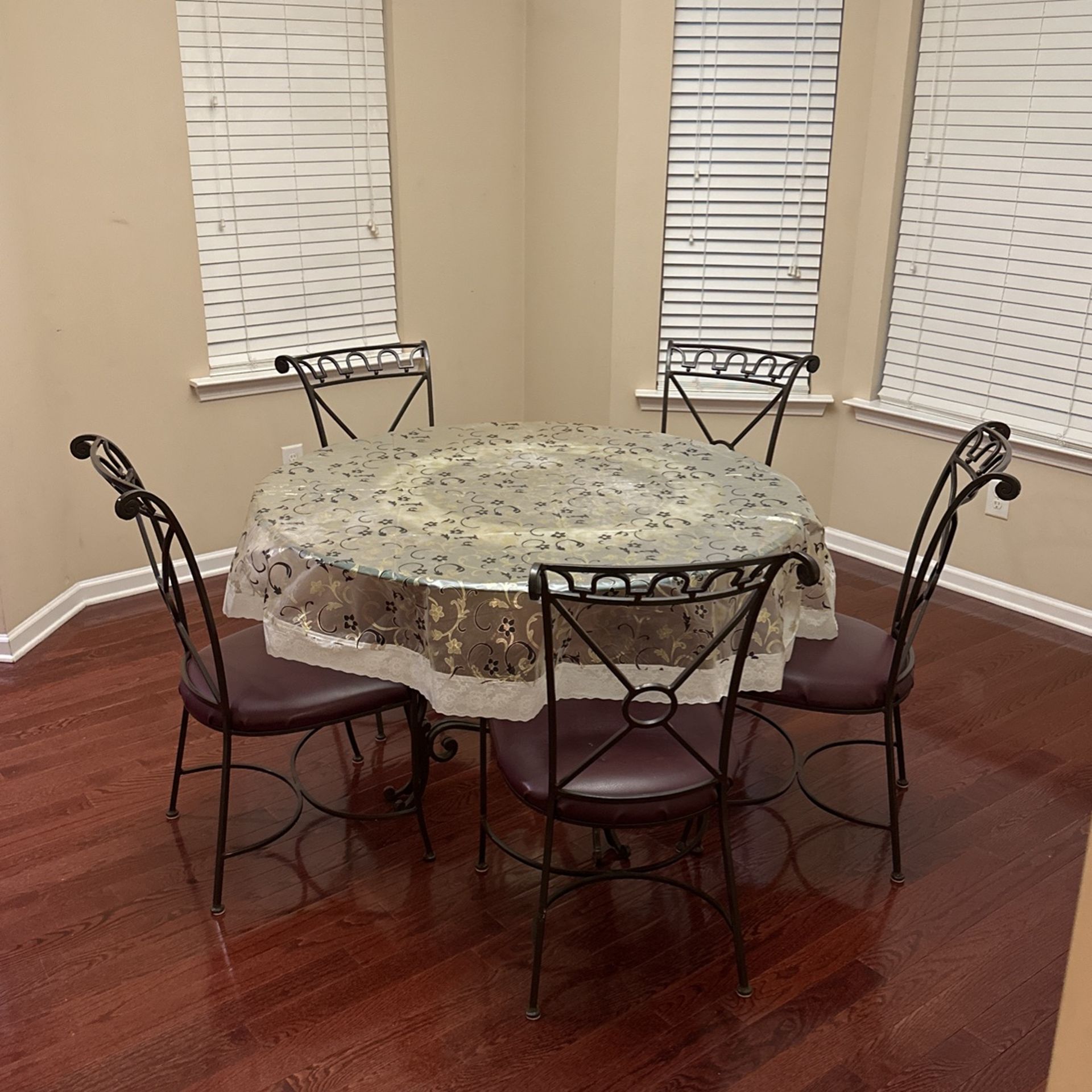 Designer Dining Table, Gold Accents, 5 Faux Leather Chairs, Reversible Design Table Cover