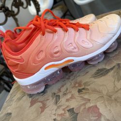 Woman’s Nike Shoes Size 8