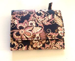 TRI FOLD WALLET / FLOWER DESIGN / BRAND NEW