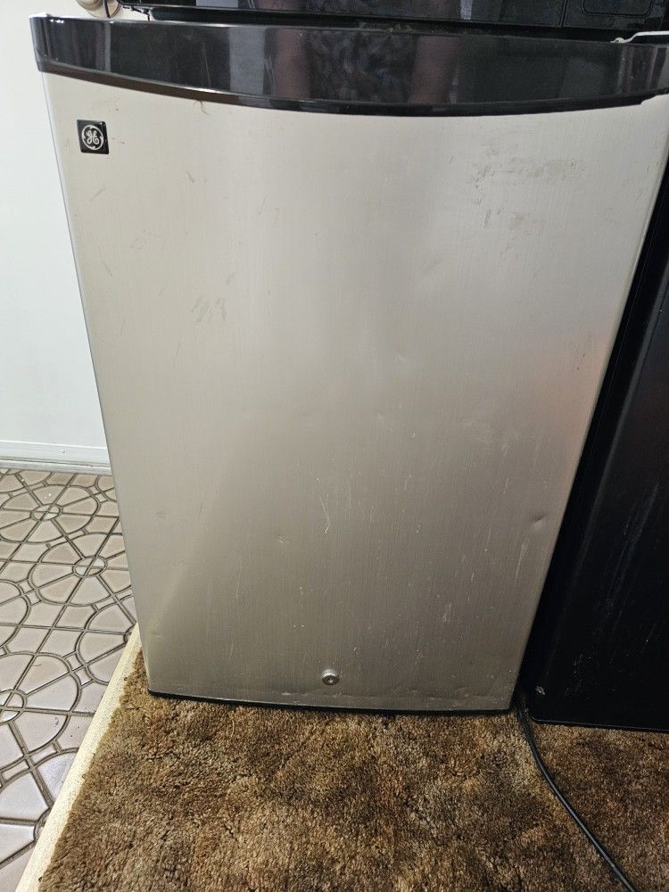 Stainless Steel Small Refrigerator W/freezer