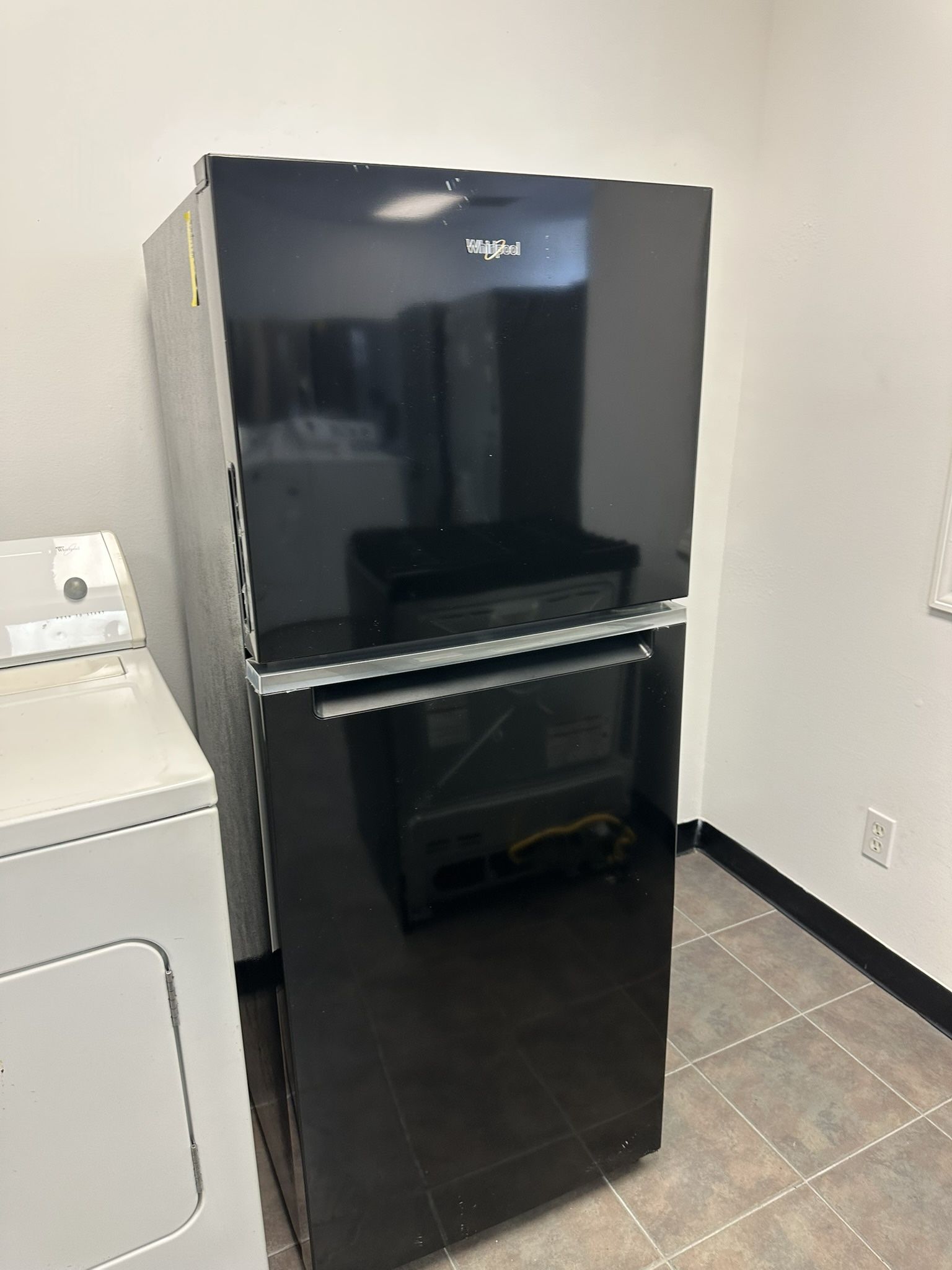 Whirlpool 24 Inch Wide Top And Bottom Refrigerator
