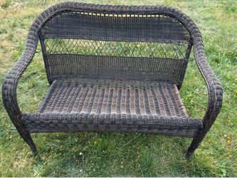 Wayfair Wicker Outdoor Loveseat. I’m Read description 1st
