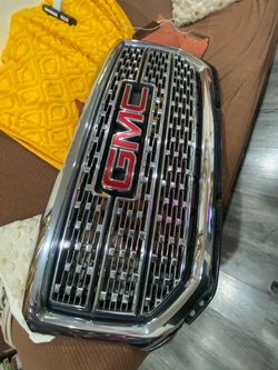 2015-2019 GMC Sierra 2500HD 3500HD Front Grille Chrome Denali OEM USED $300 lt has a small scratch