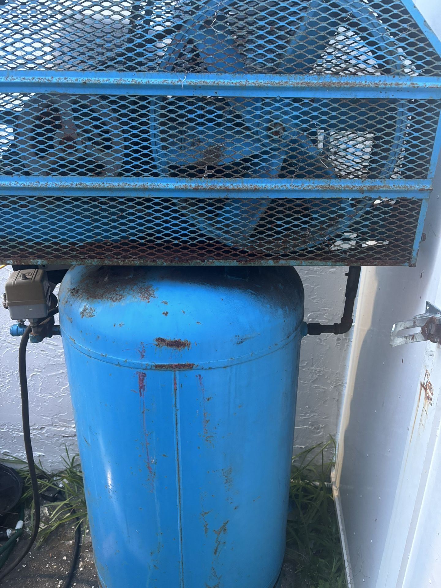 Commercial Air Compressor Light industrial equipment & Tools