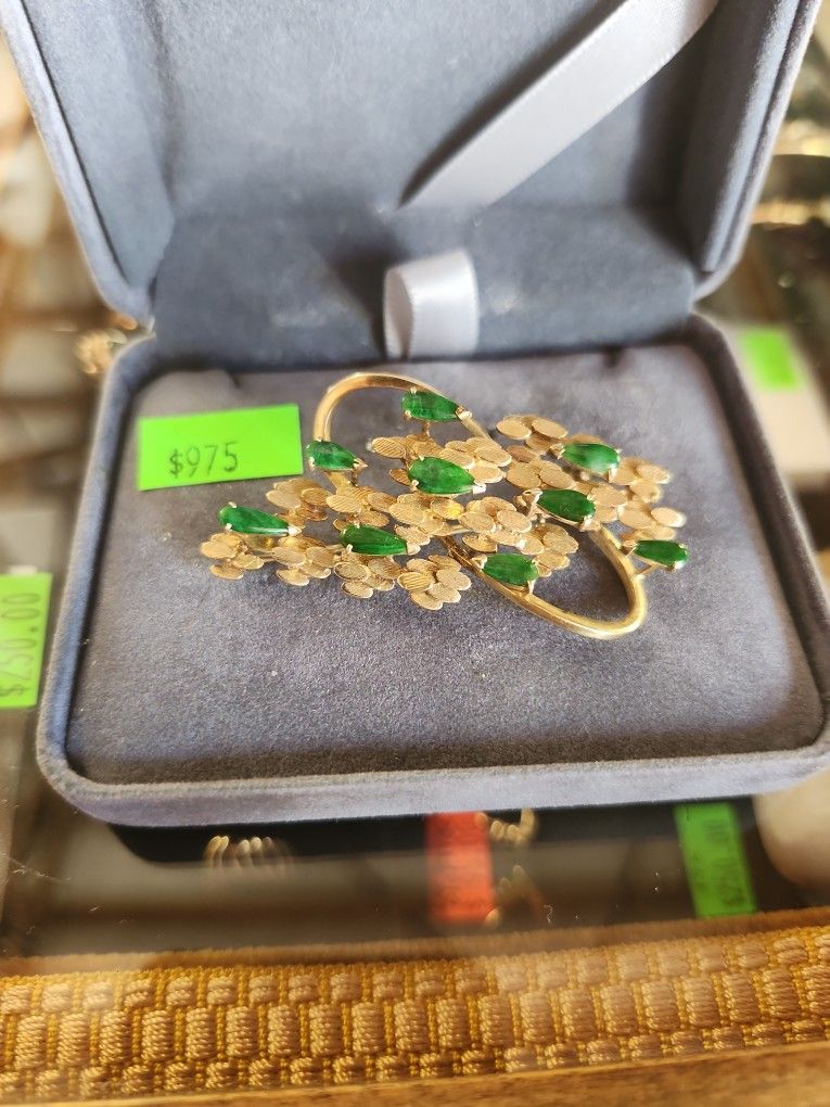 14k Gold And Jade Brooch