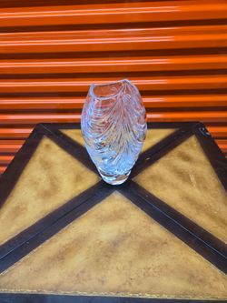 Clear Crystal Glass Vase with Swirl Design