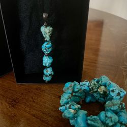 Turquoise Pendant and Bracelet Set.