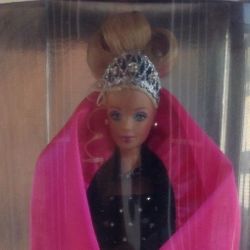 Happy Holidays Barbie  $$$$70 🩷🩷🩷🩷