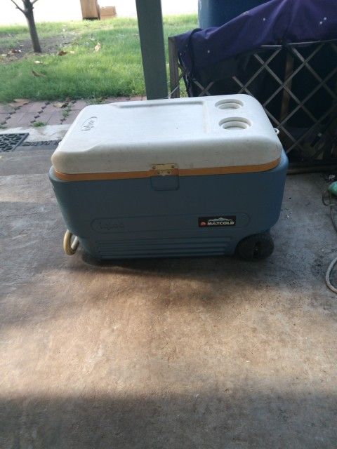 Rolling Igloo Maxcold Cooler
