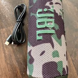 JBL Flip 6 Bluetooth Portable Speaker. Like New. 