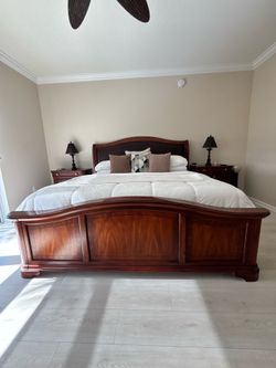 Beautiful king size bedroom set (4 pieces)
