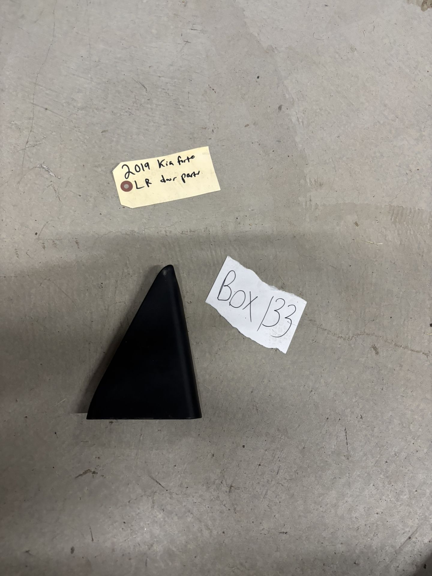 2019-2023 KIA FORTE LEFT SIDE INTERIOR DOOR PANEL CORNER COVER TRIM