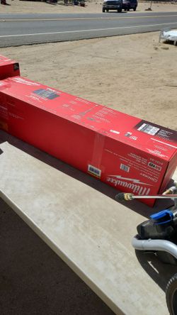 Milwaukee
M18 18-Volt Lithium-lon
Cordless Rocket Dual Power
Tower Light (Tool-Only)