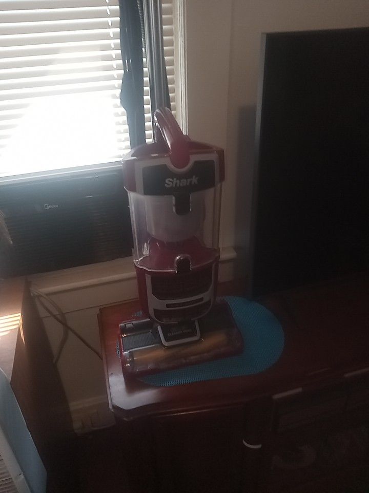 SHARK LIFT AWAY 0-M Cleaner Head (Only$20)works Great!!smoke Free!