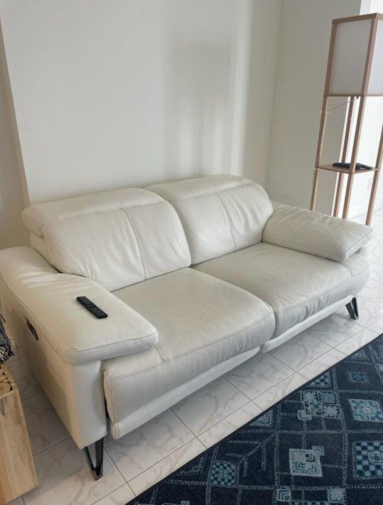 White leather recliner sofa, white couch. sectional. White furniture interior design. Mueble blanco