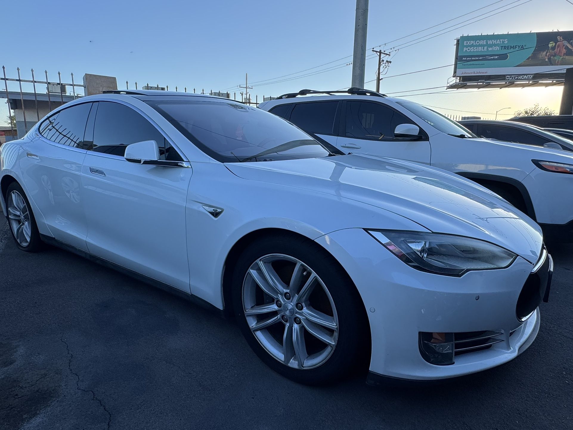 2015 Tesla Model S 85D AWD 85D 4dr Liftback Price $14,500 Mileage 89,306