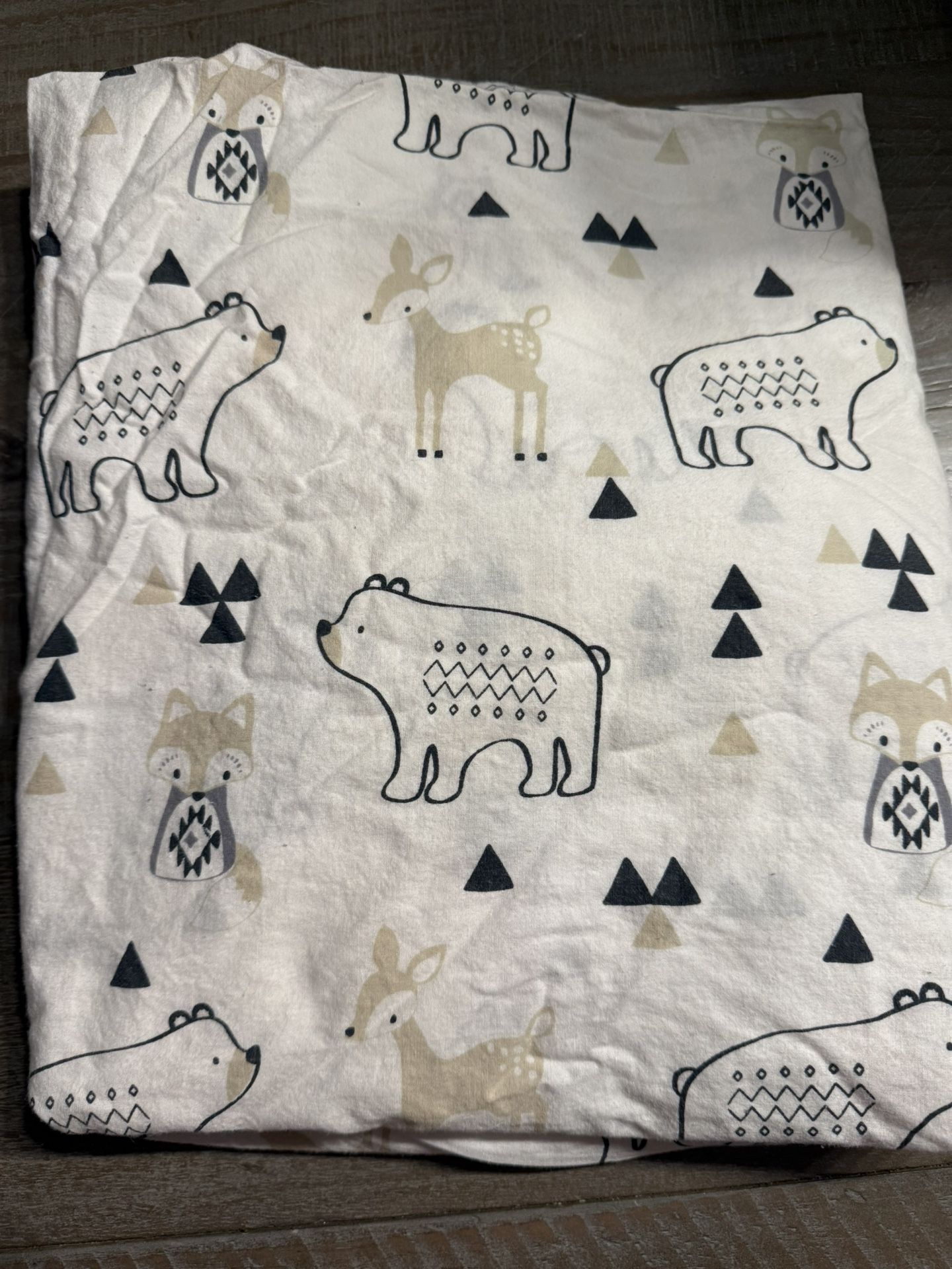 Bedding Set – Gently Used & Ready for Your Little One! 🌟  Give your baby the sweetest slumber with this complet