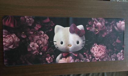 Hello Kitty flowers deskmat