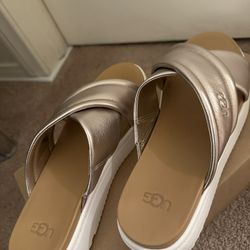 UGG Zayne Cross Band- Brand New