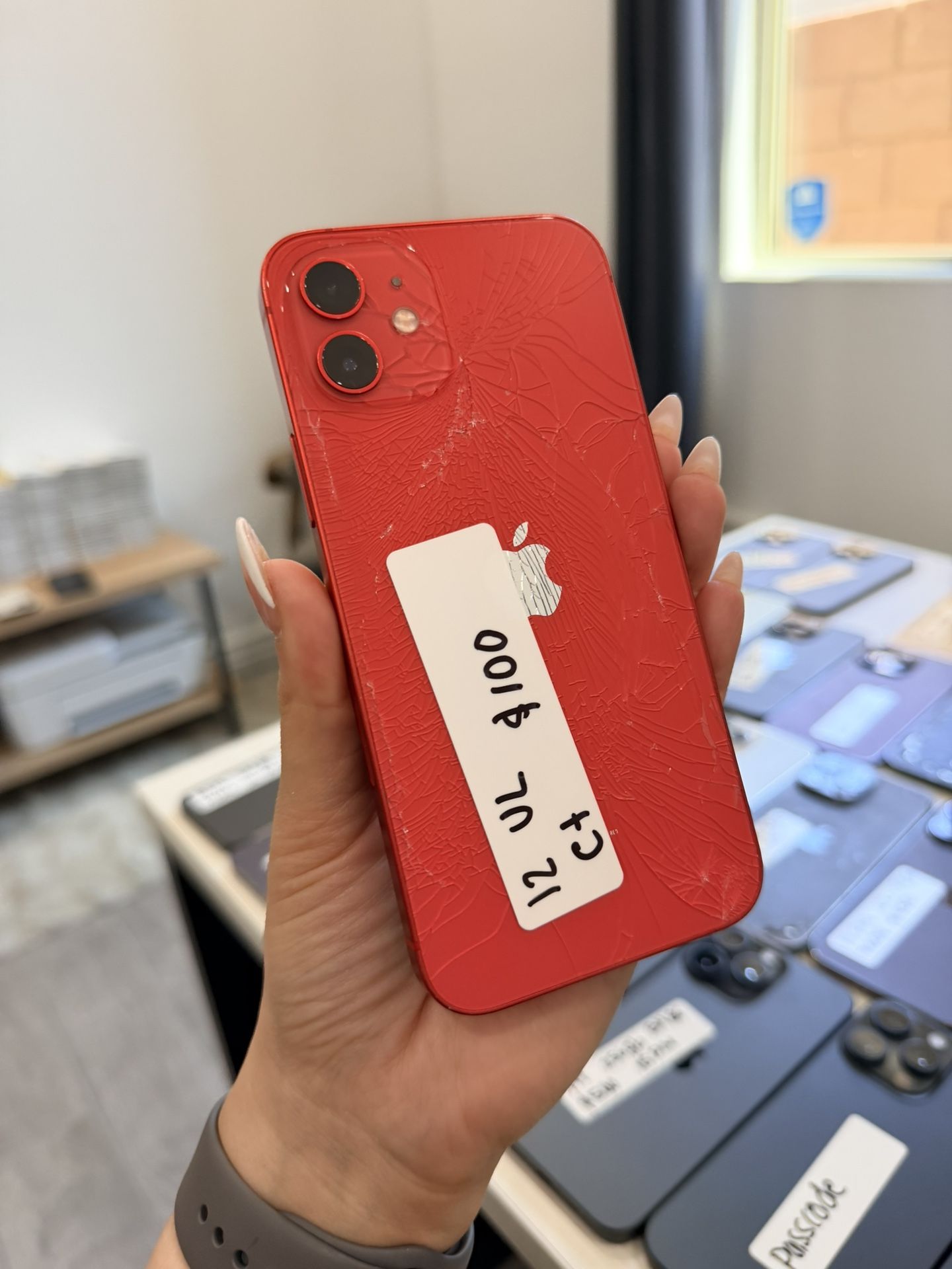 iPhone 12 Unlocked Crack Back