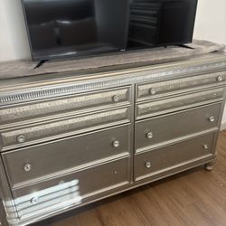 Queen size bedroom set