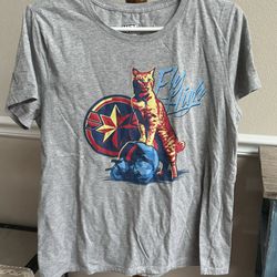 Womens Captain Marvel Cat Shirt size Large just $3 xox