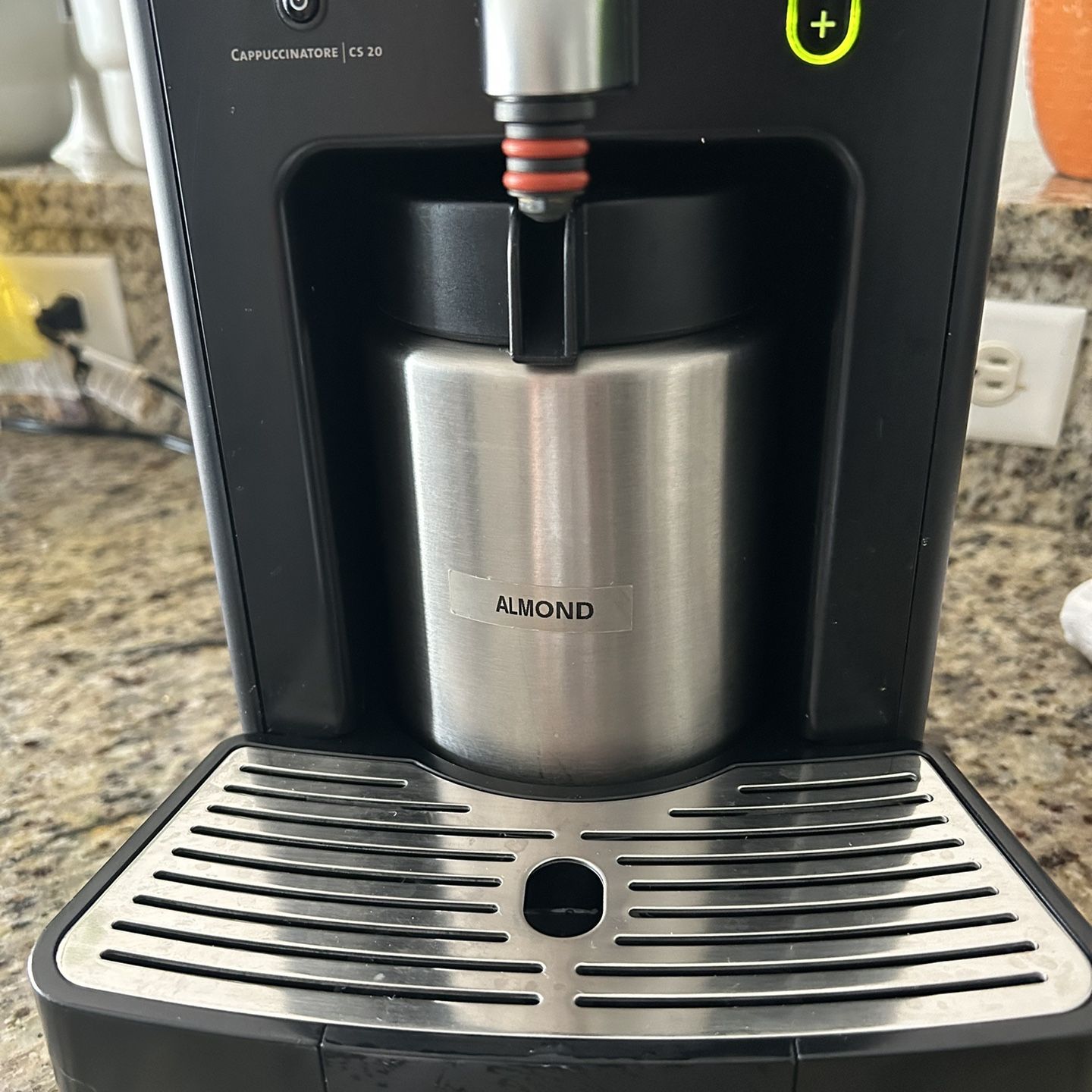 Nespresso Cappuccinatore C20 . Casi nueva