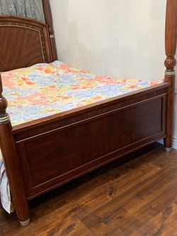 King Head & Foot Boards - ready to pick up - Moving