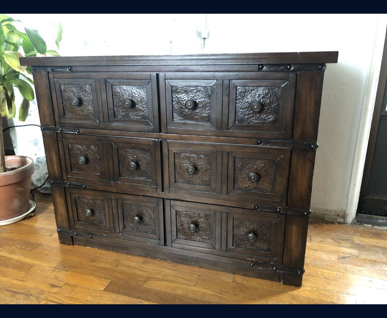 Dresser
