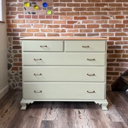 ✨Newly Refinished Solid Maple Wood Dresser / Changing Table - Free Driveway Delivery! 