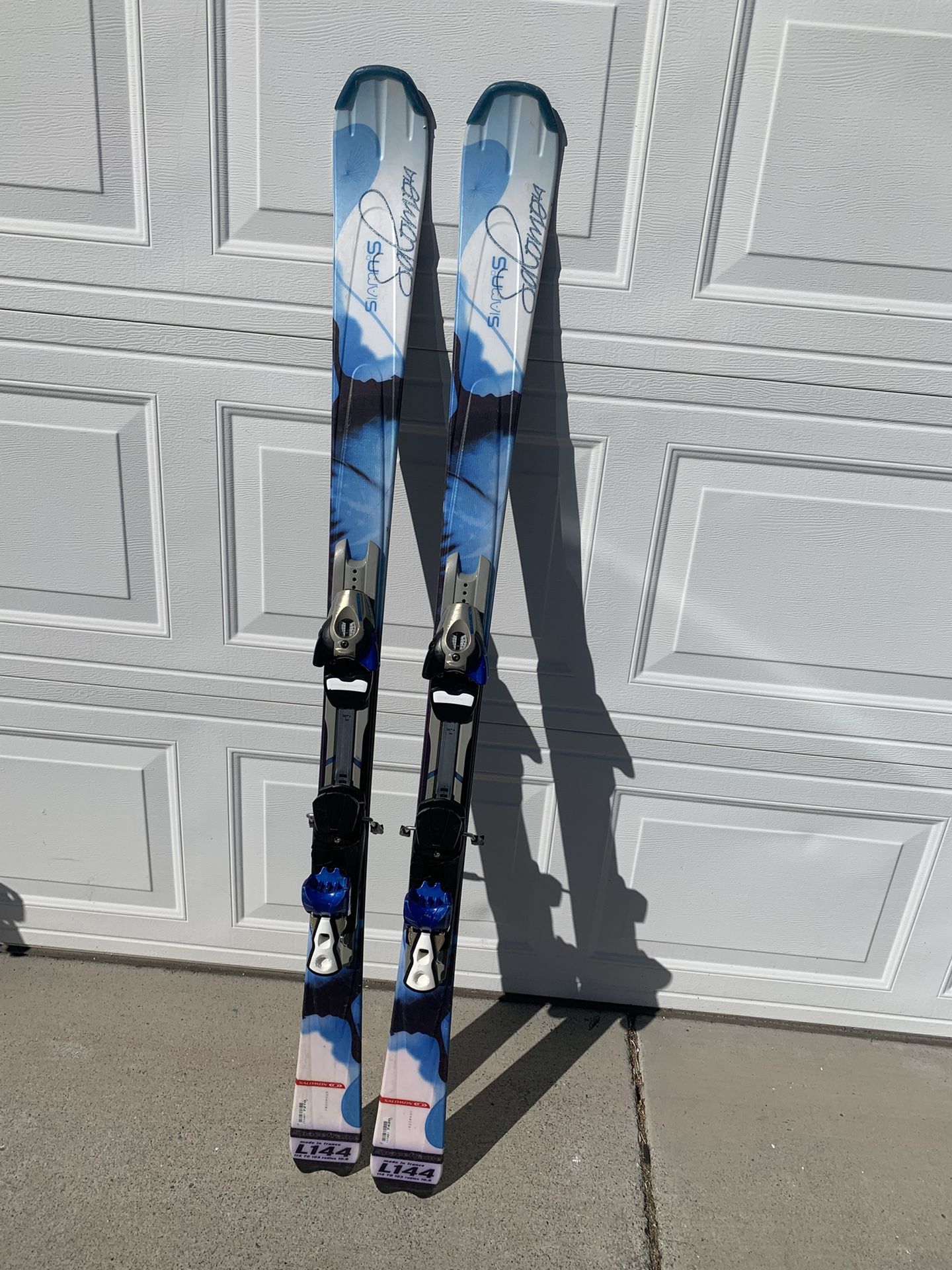 Salomon Skis Siam 5 144 cm Light Weight w/Salomon 609 Bindings.