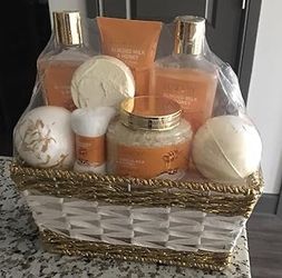 10 Pc Beauty Gift Basket (new) 