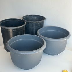 Bundle of Plastic Pots